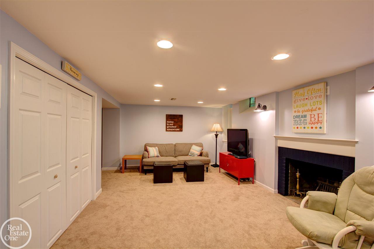 1130 South Oxford Road Grosse Pointe Woods, MI 48236 - Photo 17 of 48