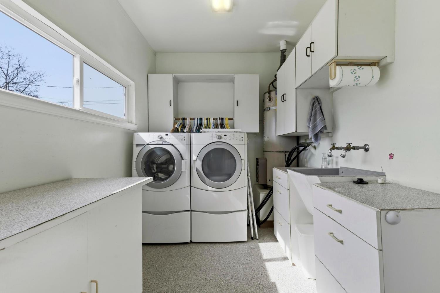 4361 Dresser Road Yuba City, CA 95993 - Photo 31 of 78 a utility room with sink dryer and washer