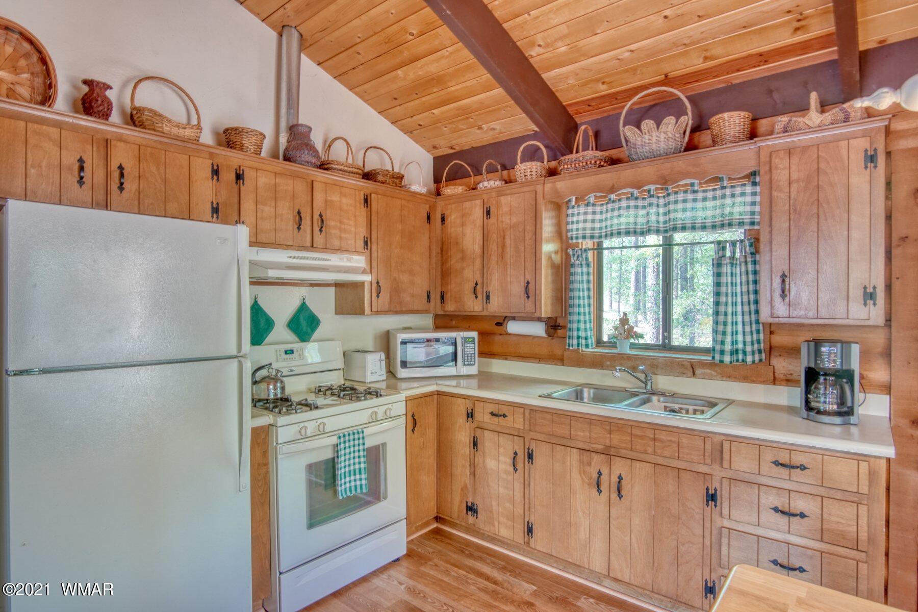 1877 East Rim Road Pinetop, AZ 85935 - Photo 10 of 16 Gallery Image 10