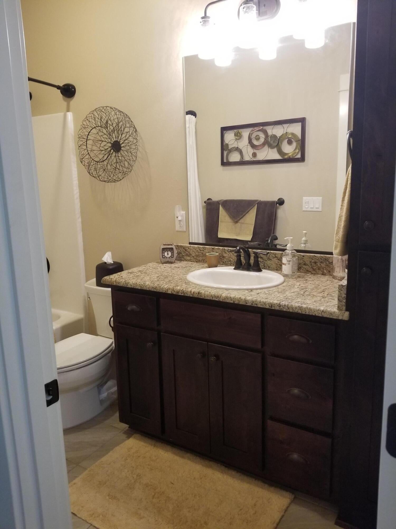 1168 Boulder Ridge Street Central Point, OR 97502 - Photo 27 of 36 Bath #2