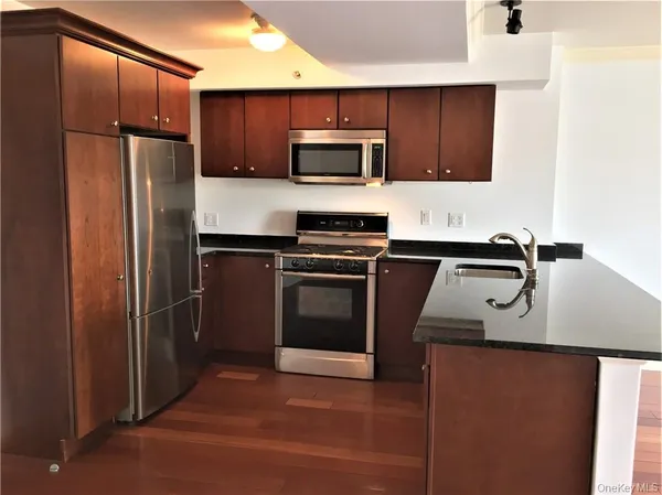 $3,850 | 1 South Astor Street, Unit 302, Irvington, NY 10533