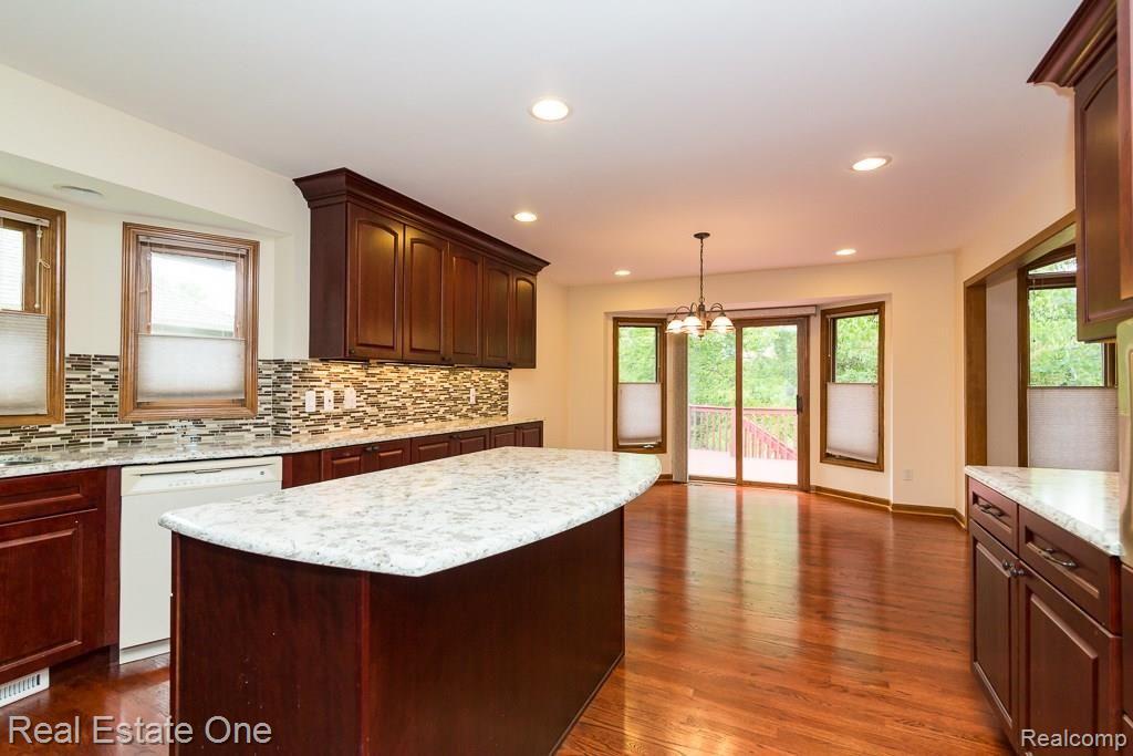 1313 Pembroke Drive Rochester, MI 48307 - Photo 6 of 22