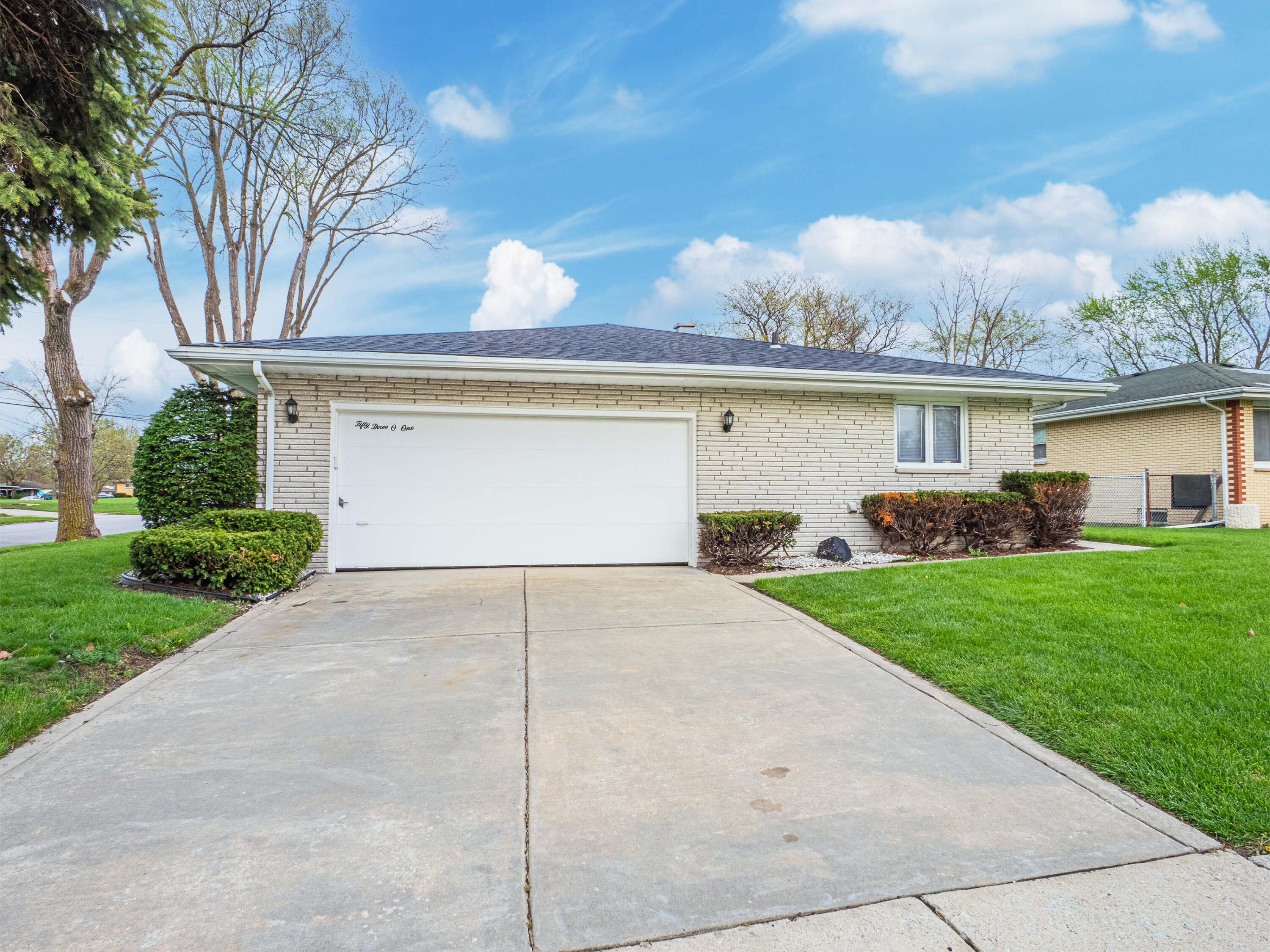 5301 Delaware Street Merrillville, IN 46410 - Photo 4 of 34 a front view of house with yard and green space