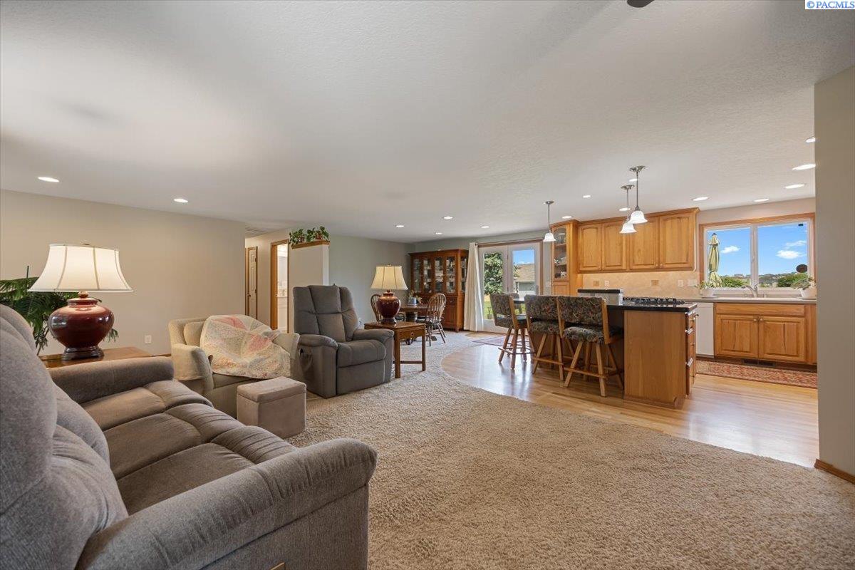 96604 East Clover Road Kennewick, WA 99338 - Photo 14 of 48 Gallery Image 14