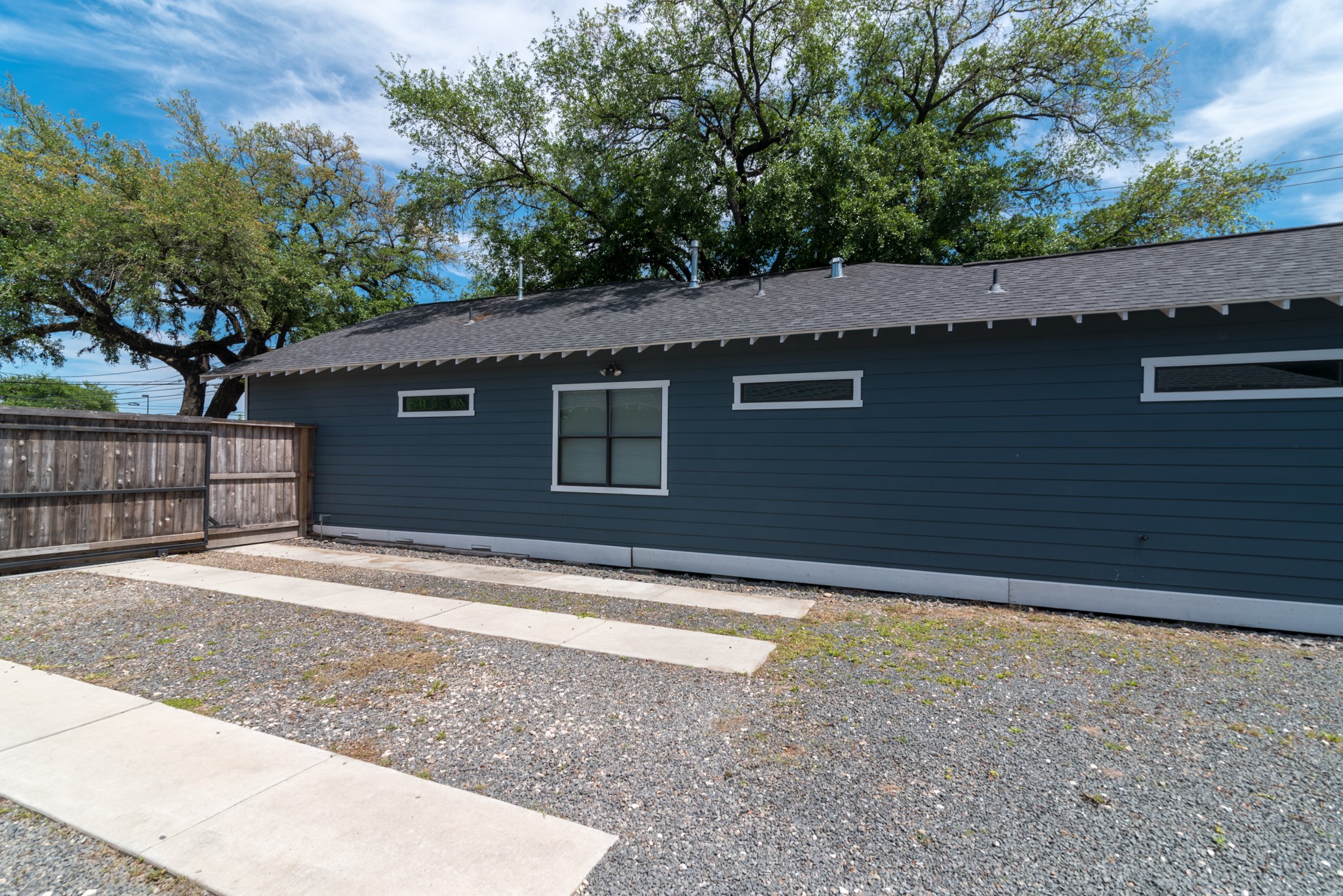 4734 Bell Street Houston, TX 77023 - Photo 30 of 42 a backyard of a house