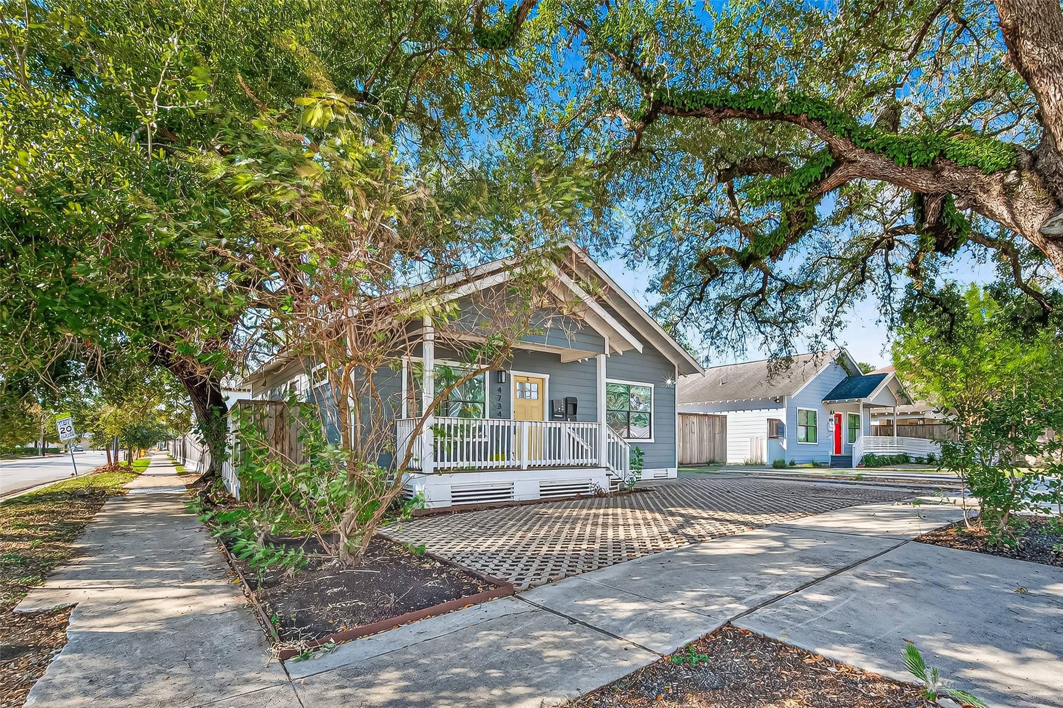 4734 Bell Street Houston, TX 77023 - Photo 35 of 42 a front view of a house with a garden
