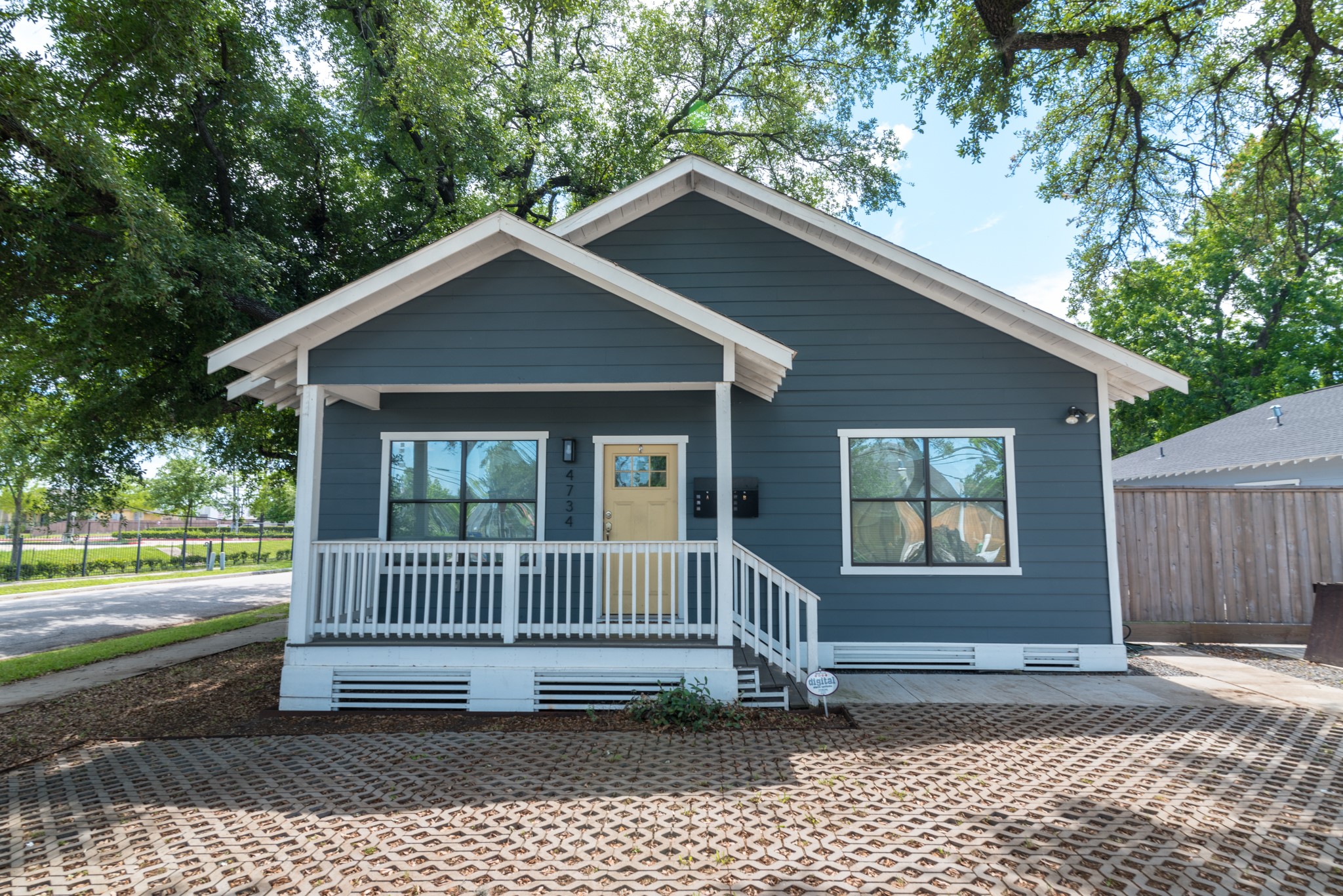4734 Bell Street Houston, TX 77023 - Photo 4 of 42 a view of a house with a yard