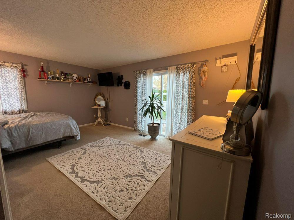 2323 Pleasant Ridge Howell, MI 48843 - Photo 20 of 40 Gallery Image 20