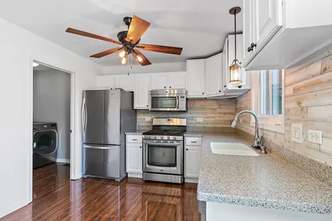 $390,000 | 1 Marie Court, South Elgin, IL 60177