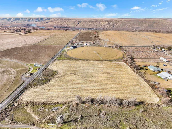 $299,900 | 1062 East 2500 South, Hagerman, ID 83332