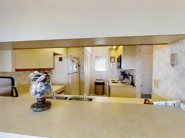 $4,000 | 448 Bouchelle Drive, Unit 305, New Smyrna Beach, FL 32169