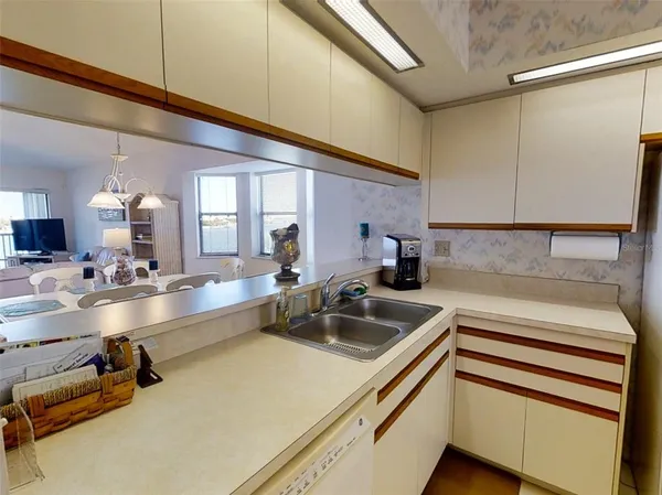 $4,000 | 448 Bouchelle Drive, Unit 305, New Smyrna Beach, FL 32169