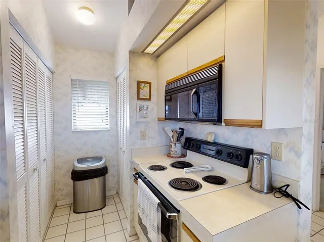 $4,000 | 448 Bouchelle Drive, Unit 305, New Smyrna Beach, FL 32169