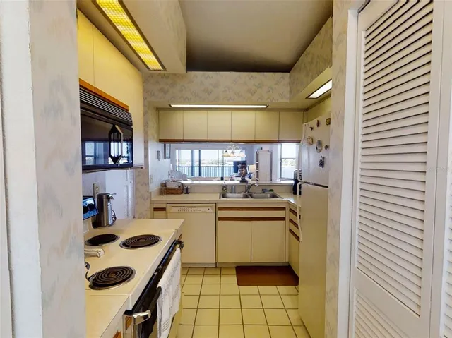 $4,000 | 448 Bouchelle Drive, Unit 305, New Smyrna Beach, FL 32169