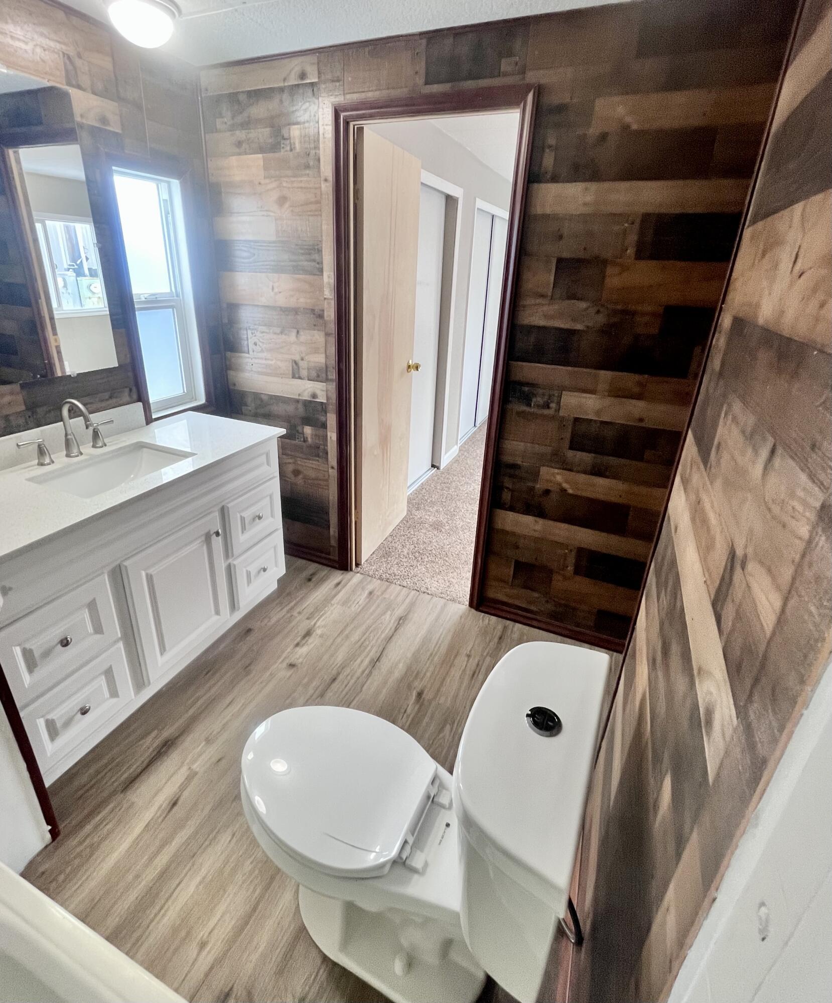 51386 Huntington Road, Unit 5 La Pine, OR 97739 - Photo 9 of 11 Bathroom