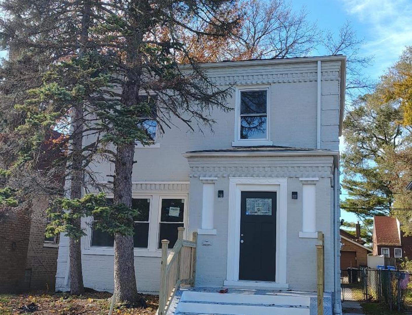 a view of a house with a tree