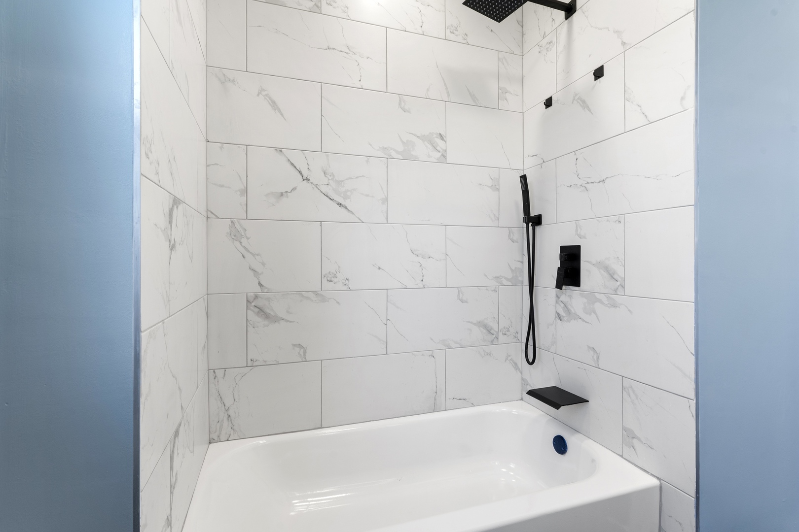 10954 South Normal Avenue Chicago, IL 60628 - Photo 14 of 17 a bathroom with a bathtub