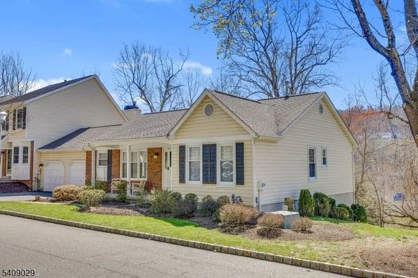 $525,000 | 1 Partridge Court, Hackettstown, NJ 07840