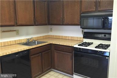 5225 Pooks Hill Road, Unit 620N Bethesda, MD 20814 - Photo 6 of 16 a kitchen with a stove and a microwave