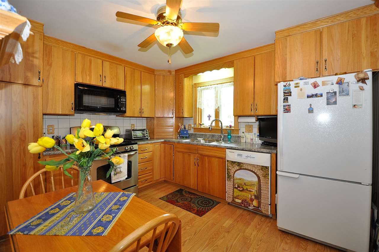 163 Applecrest Road Manchester, NH 03104 - Photo 2 of 20