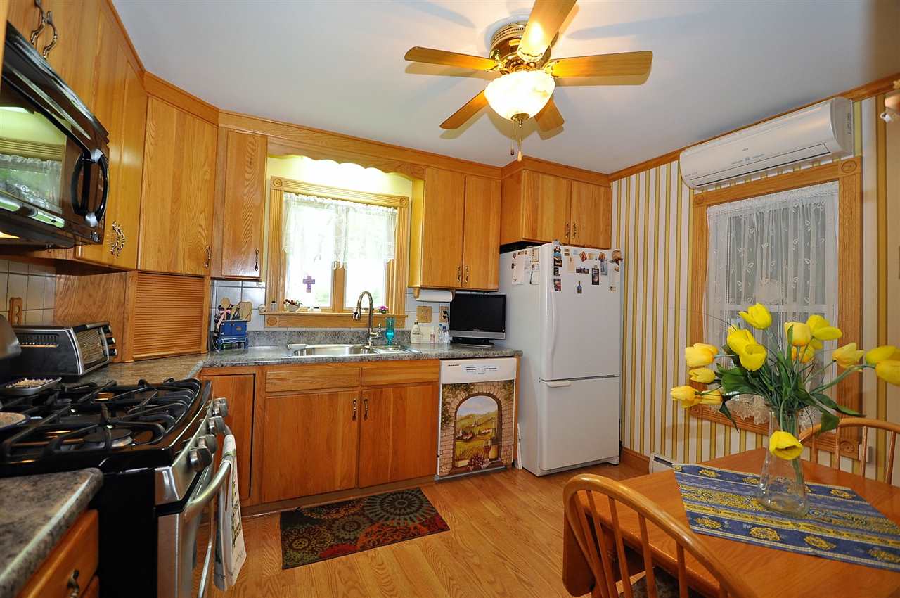 163 Applecrest Road Manchester, NH 03104 - Photo 3 of 20