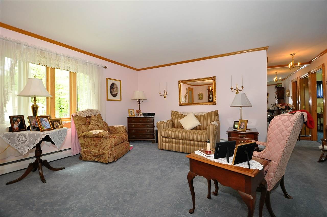 163 Applecrest Road Manchester, NH 03104 - Photo 7 of 20