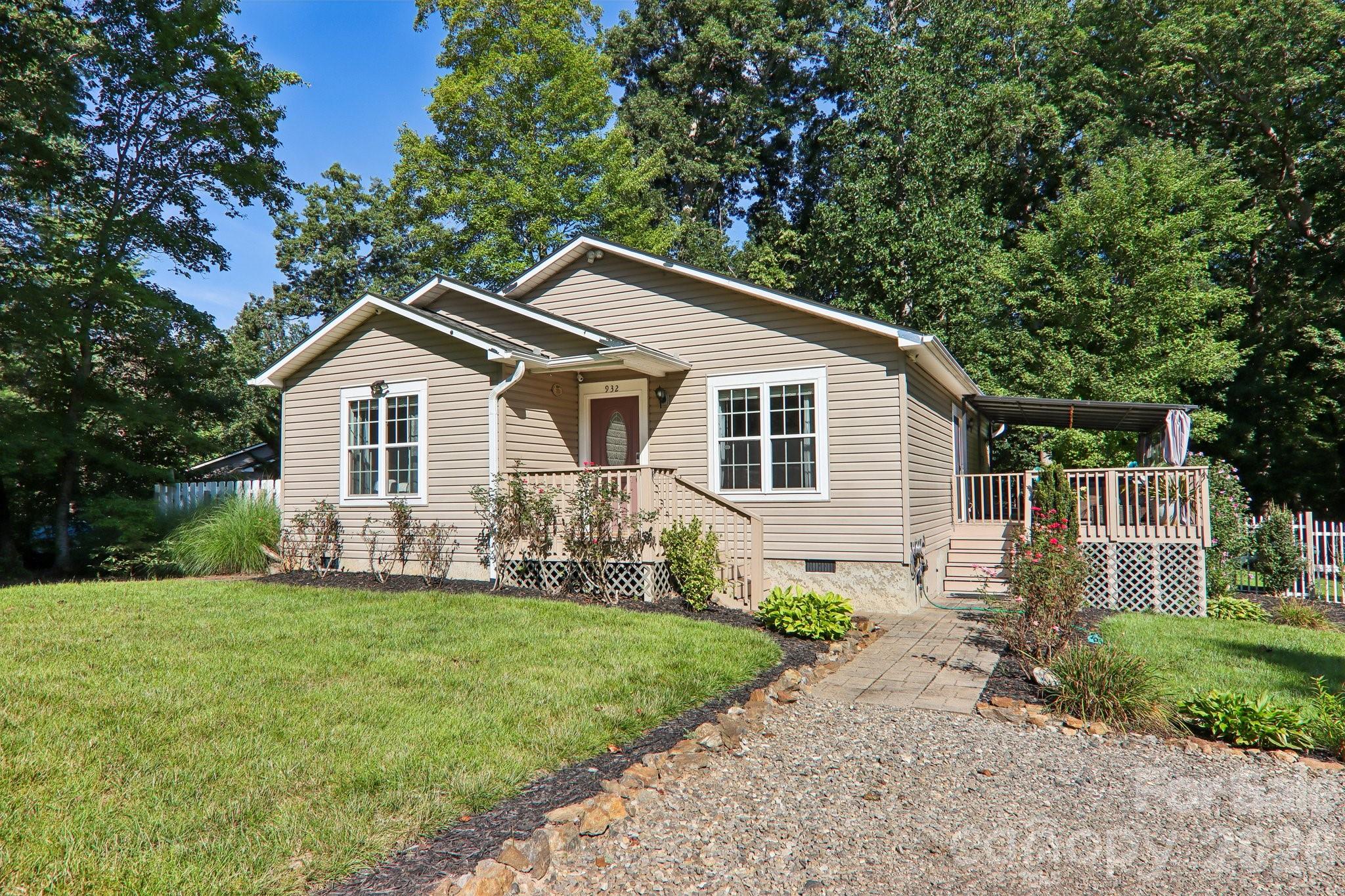 932 Monte Vista Road Candler, NC 28715 - Photo 4 of 32 Gallery Image 4