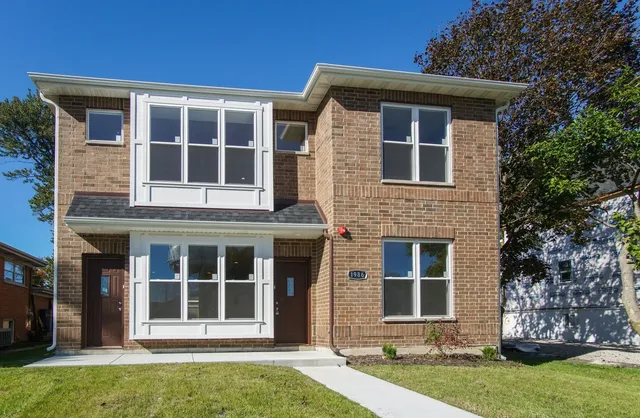 $2,650 | 1986 Pine Street, Unit 1, Des Plaines, IL 60018