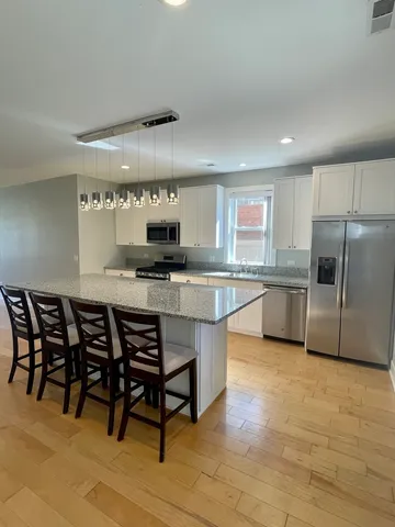 $2,650 | 1986 Pine Street, Unit 1, Des Plaines, IL 60018