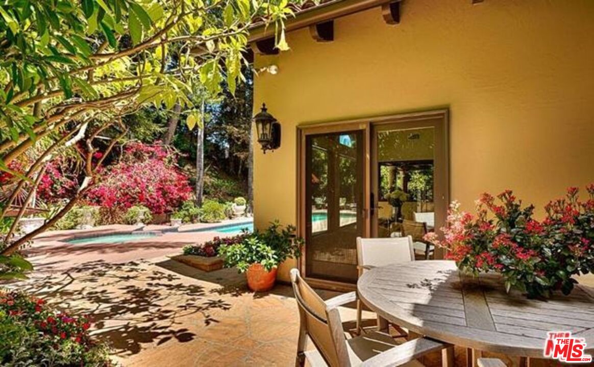 12090 Summit Circle Beverly Hills, CA 90210 - Photo 23 of 24