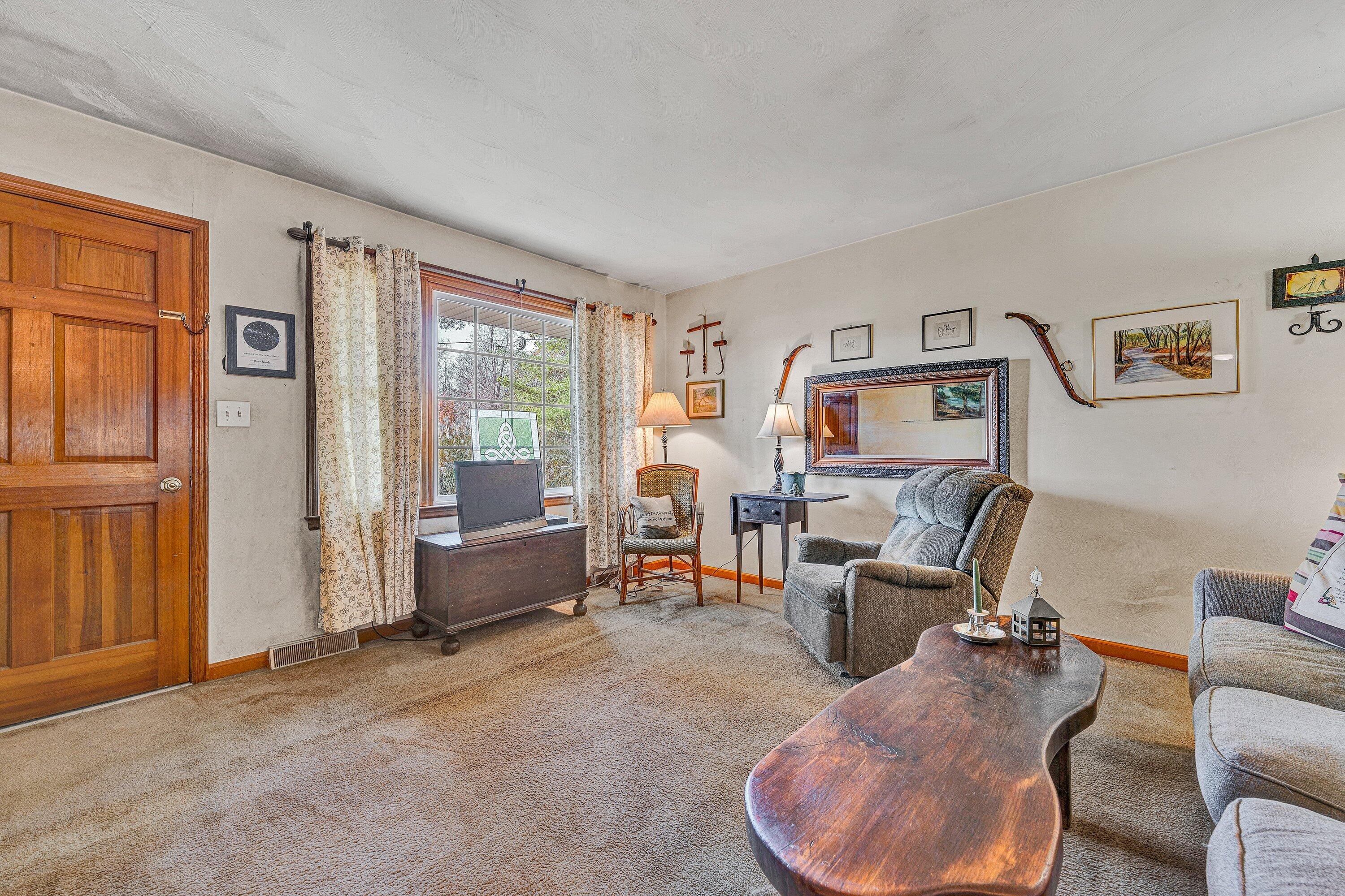 6281 Burnt Chimney Road Wirtz, VA 24184 - Photo 18 of 42 livingroom