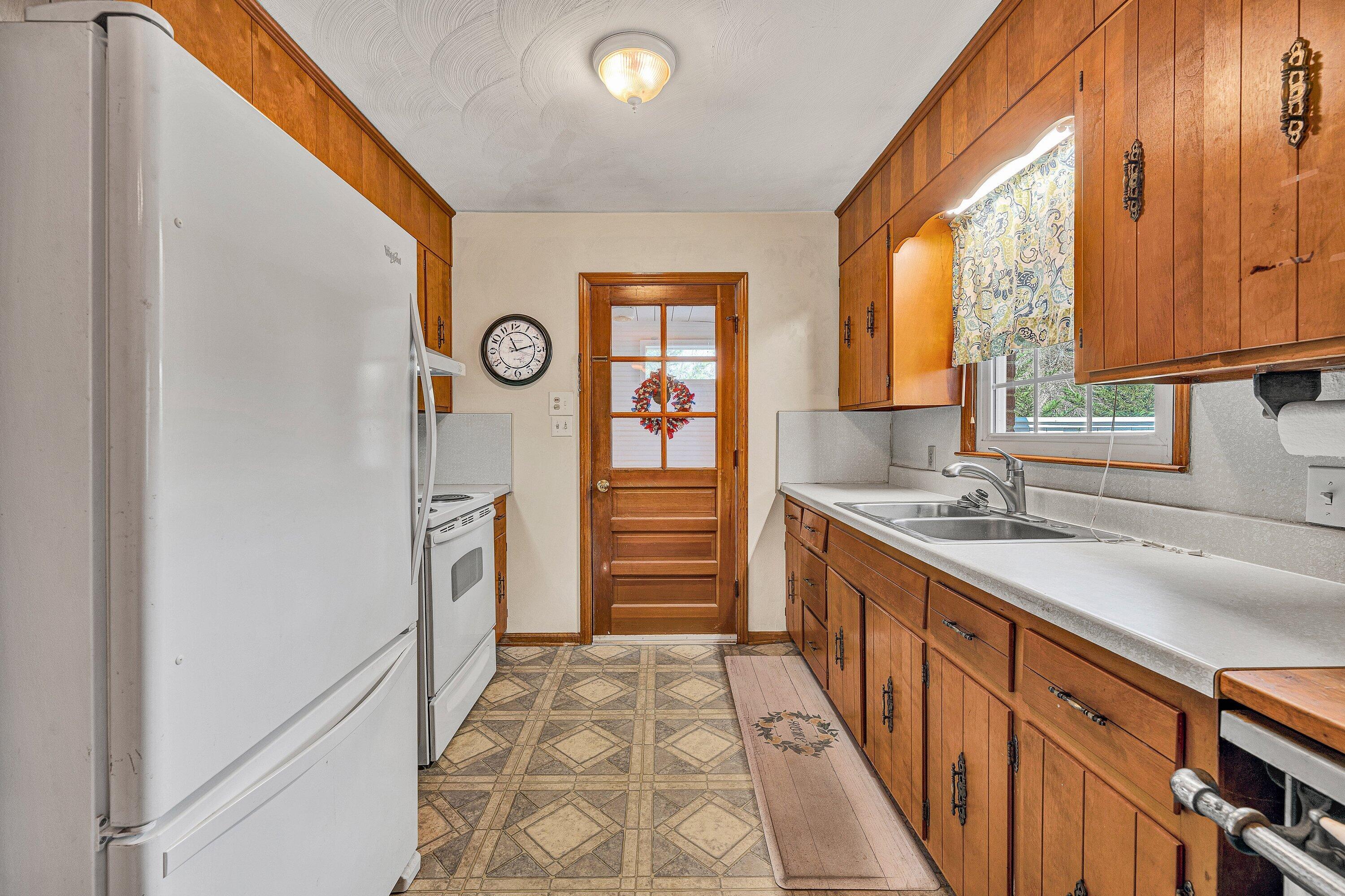 6281 Burnt Chimney Road Wirtz, VA 24184 - Photo 19 of 42 kitchen