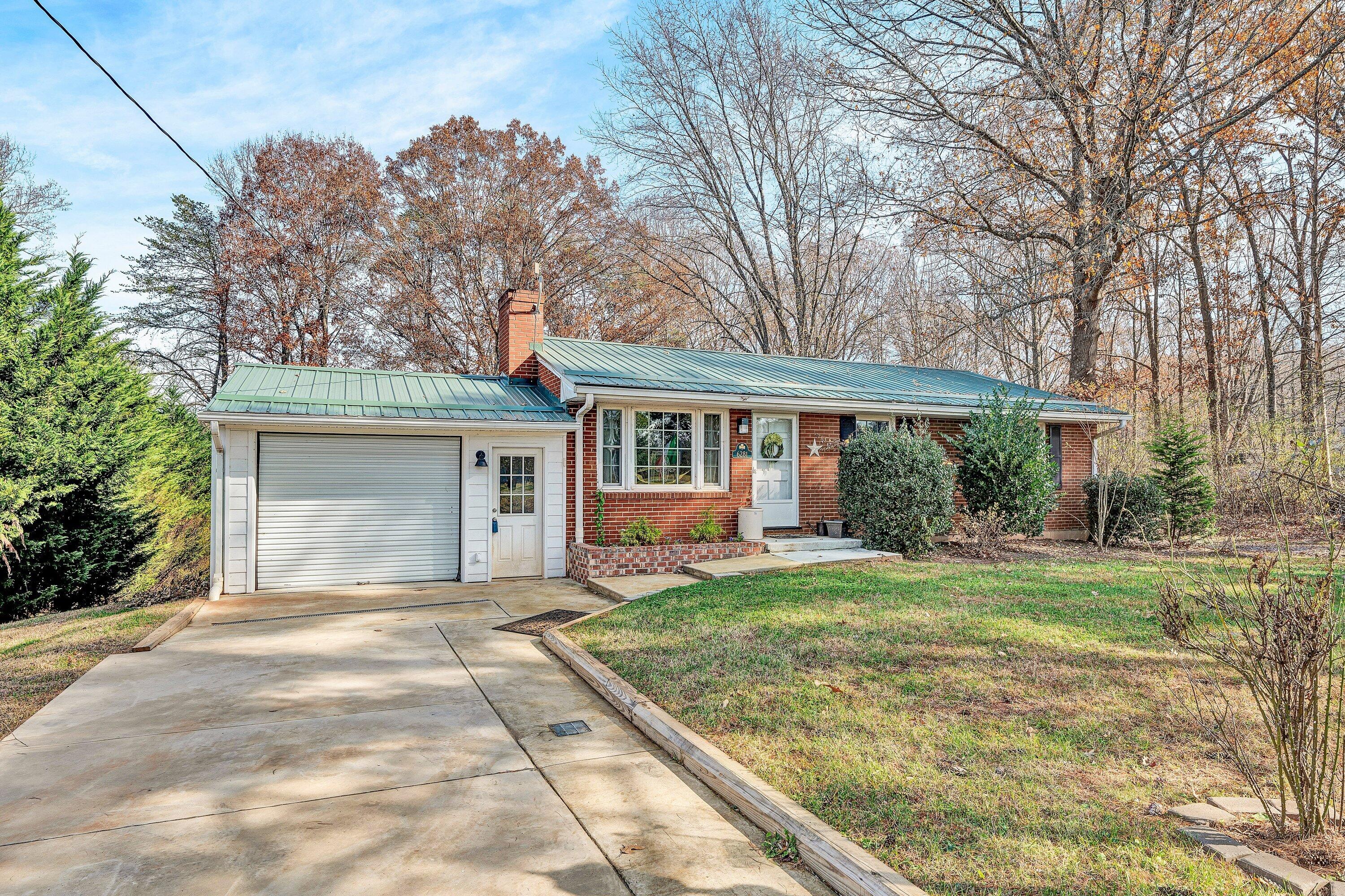 6281 Burnt Chimney Road Wirtz, VA 24184 - Photo 2 of 42 DSC00115