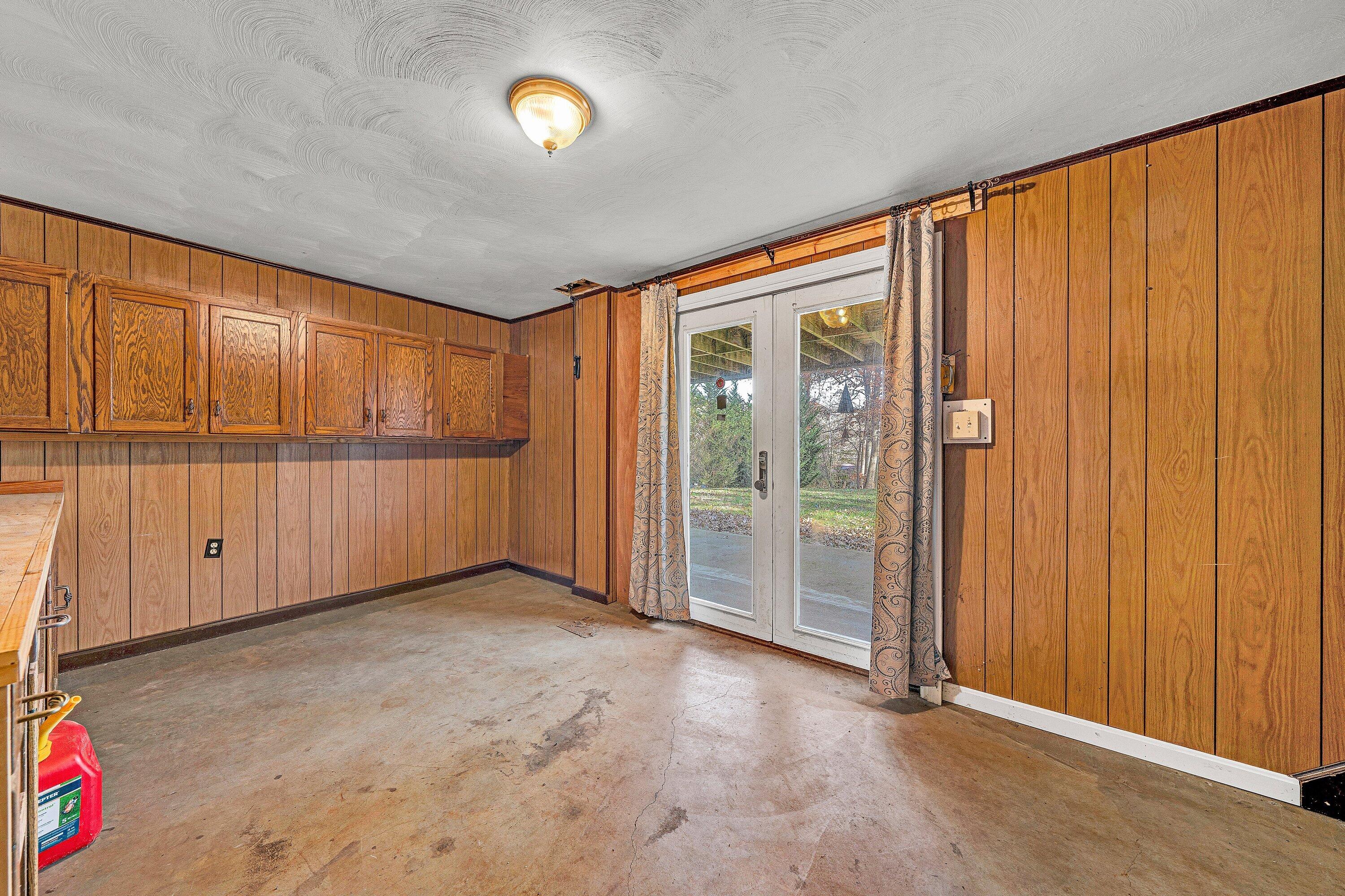 6281 Burnt Chimney Road Wirtz, VA 24184 - Photo 30 of 42 craft room