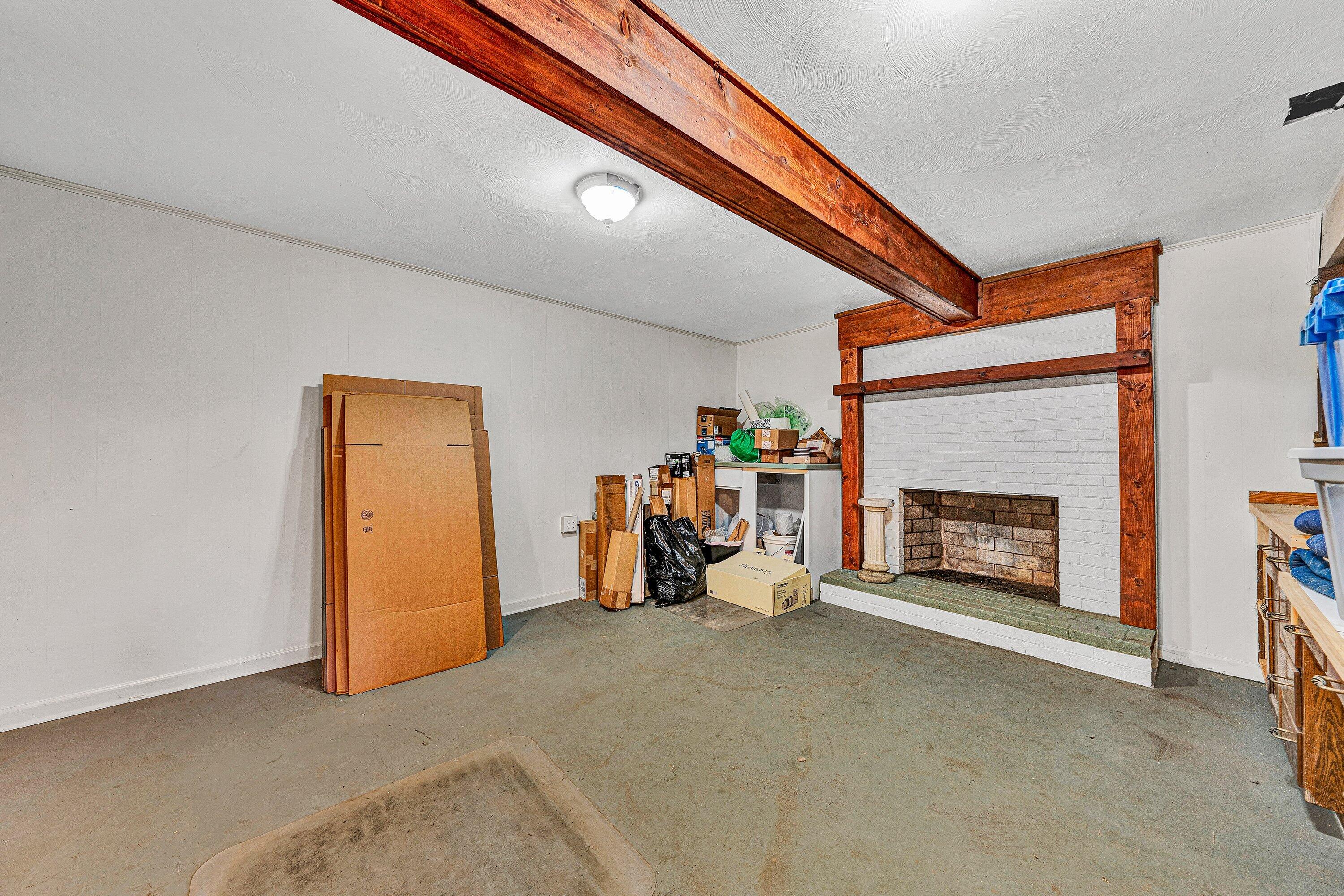 6281 Burnt Chimney Road Wirtz, VA 24184 - Photo 32 of 42 family room