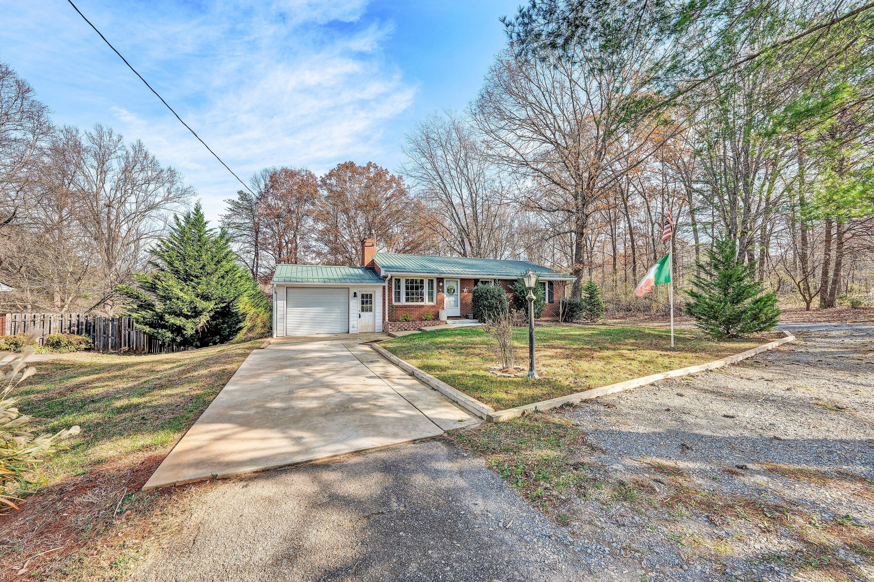 6281 Burnt Chimney Road Wirtz, VA 24184 - Photo 4 of 42 1