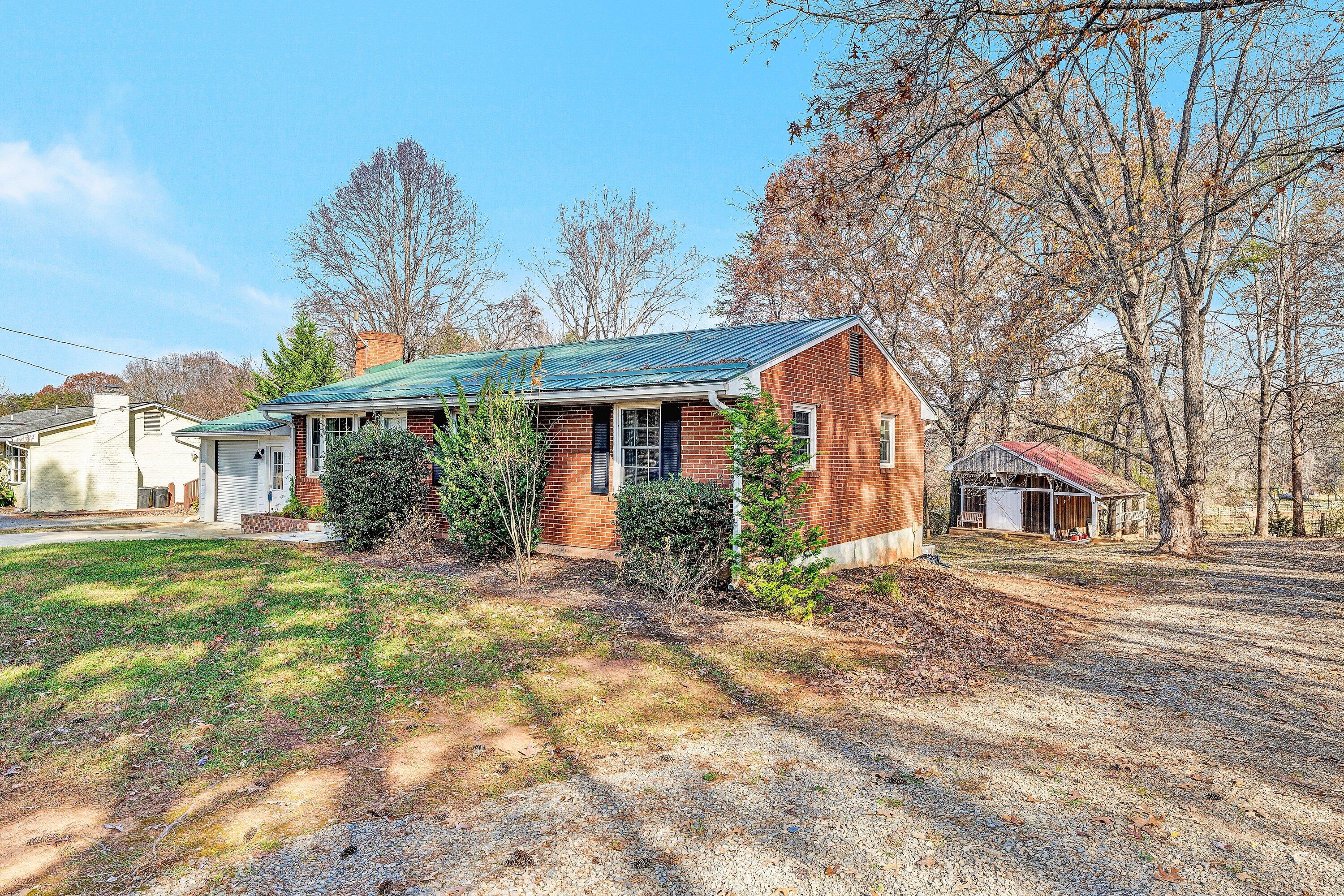 6281 Burnt Chimney Road Wirtz, VA 24184 - Photo 6 of 42 DSC00124