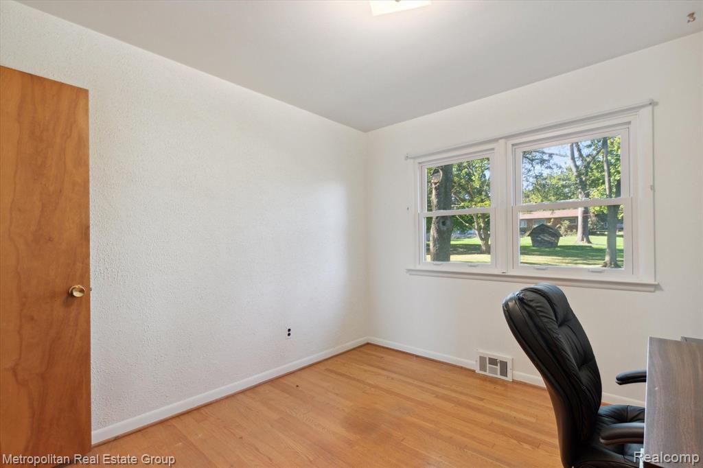 26115 Steele Road Farmington Hills, MI 48331 - Photo 24 of 40