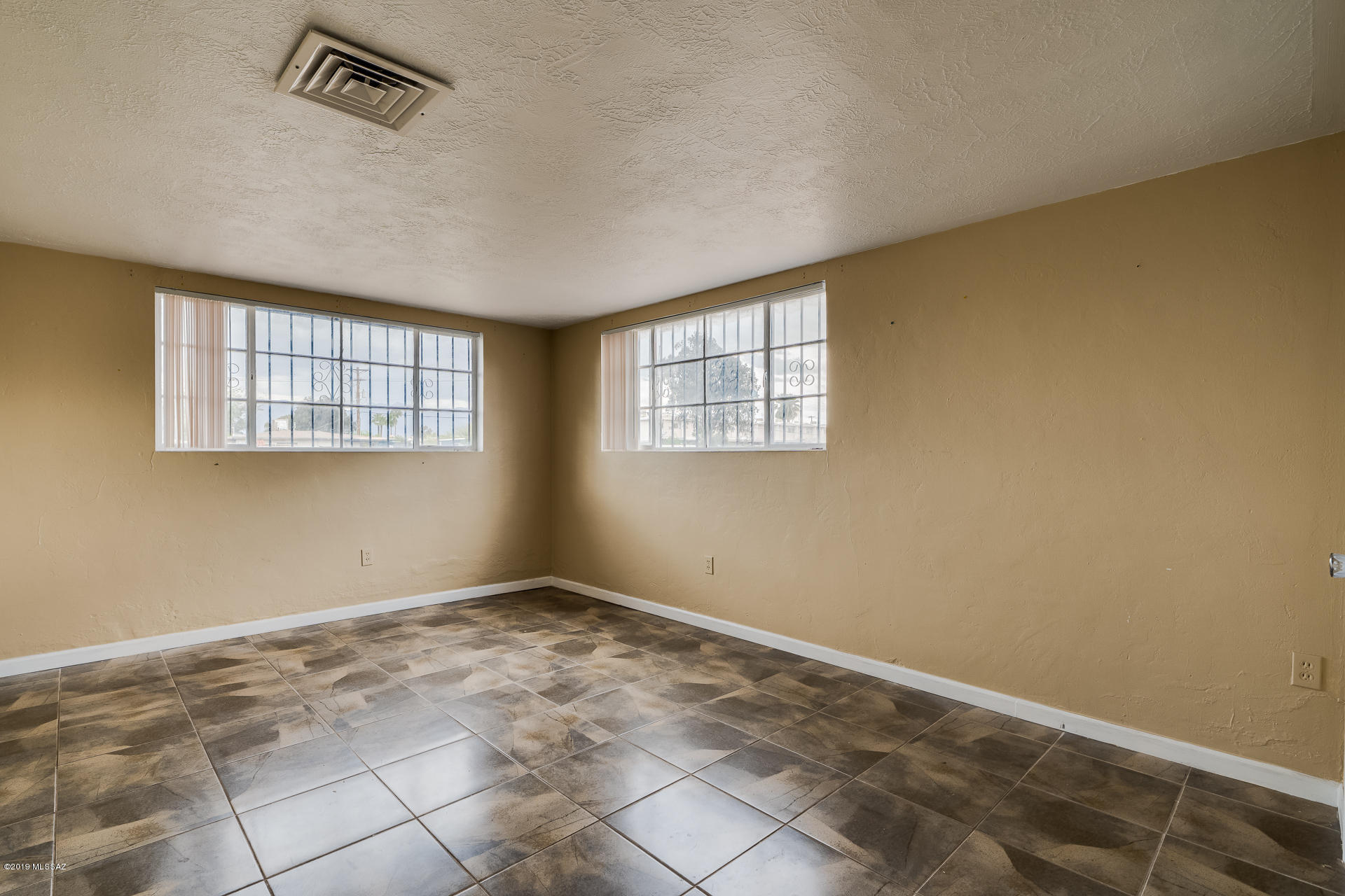 3358 East Silverlake Road Tucson, AZ 85713 - Photo 8 of 24 Gallery Image 8