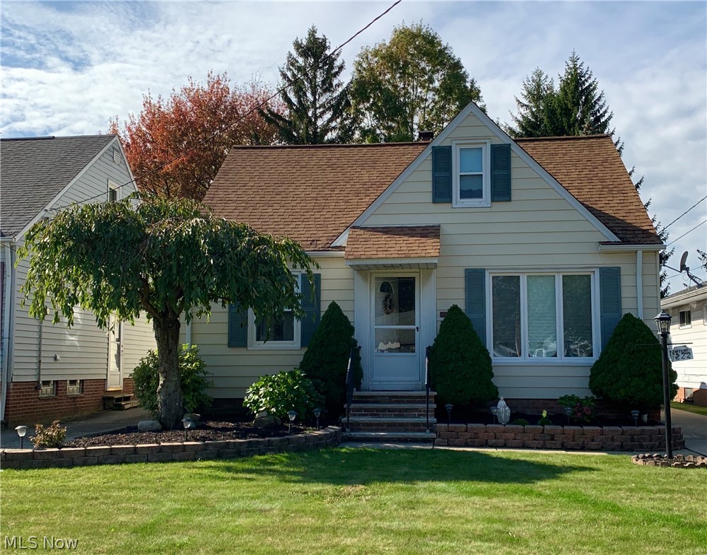 1222 Lander Road Cleveland, OH 44124 - Photo 1 of 29
