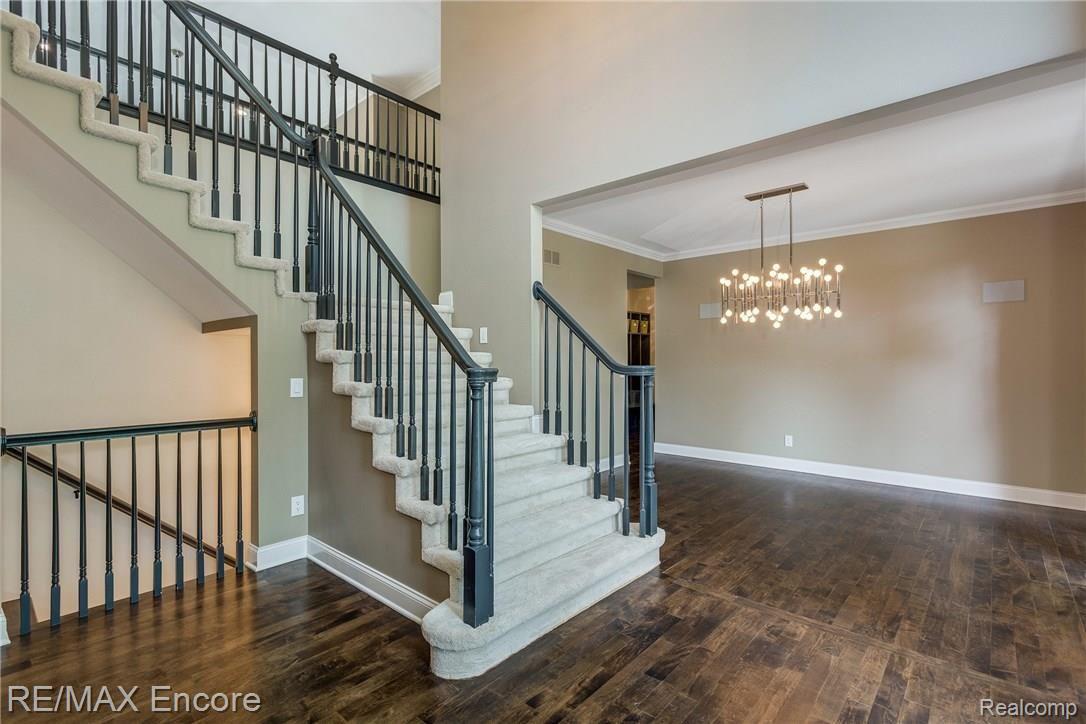 6832 Oakhurst Ridge Road Clarkston, MI 48348 - Photo 21 of 38 Dual staircase