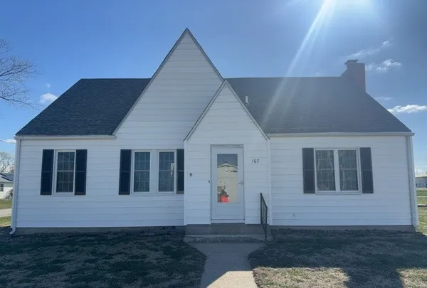 $114,900 | 107 North 3rd Street, Irvington, IL 62848