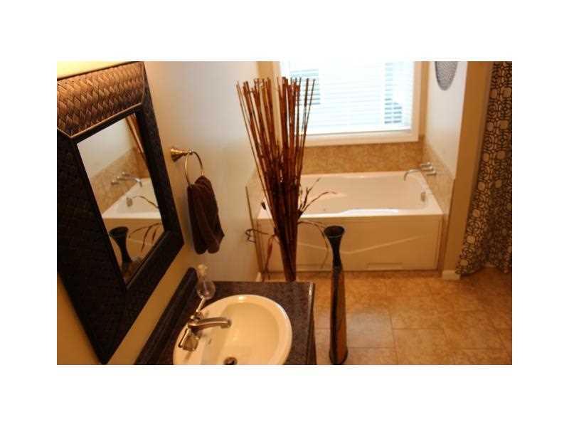 148 York Way Monaca, PA 15061 - Photo 13 of 25 Master Bath/Spa. Tub or stand up shower, you pick!