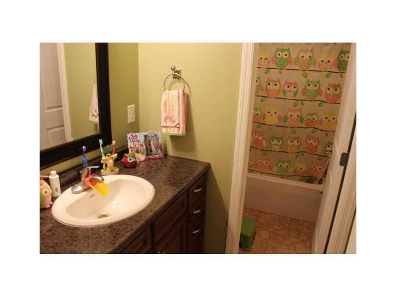 148 York Way Monaca, PA 15061 - Photo 15 of 25 Full Bath. A full bathroom in between those two bedrooms.