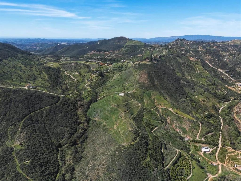 10148 Alex Fallbrook, CA 92028 - Photo 18 of 22 a view of city and mountain
