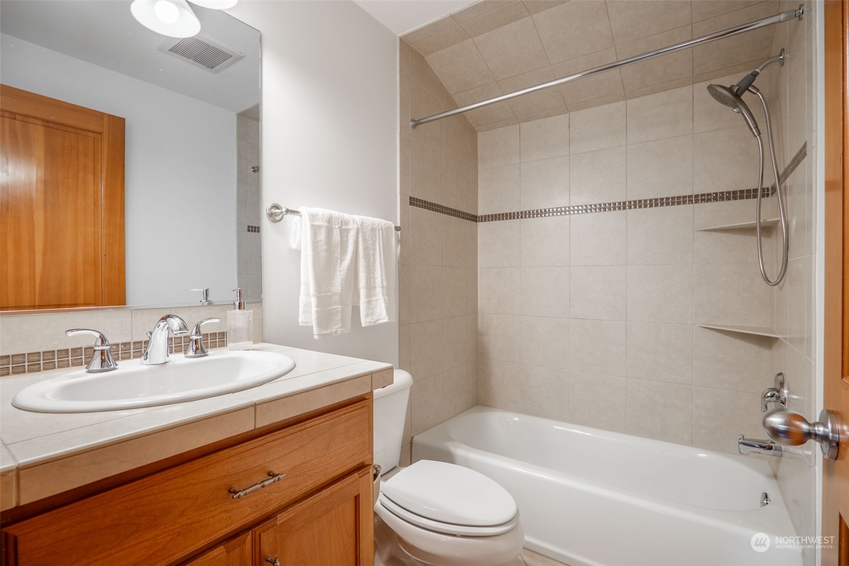 1614 North 46th Street, Unit A Seattle, WA 98103 - Photo 16 of 34