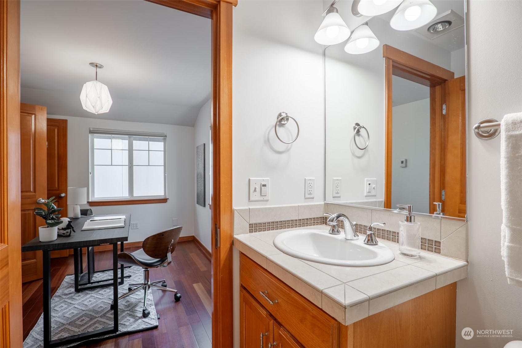 1614 North 46th Street, Unit A Seattle, WA 98103 - Photo 17 of 34