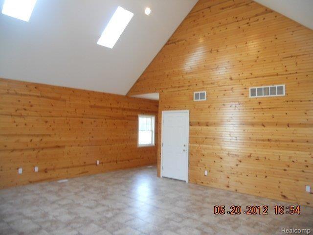 1055 Meanwell Road Dundee, MI 48131 - Photo 5 of 19 1055 Meanwell Greatroom pic2.JPG