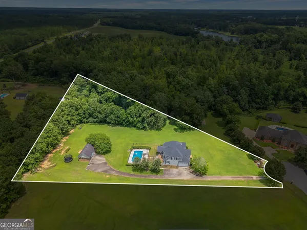 a view of a small yard