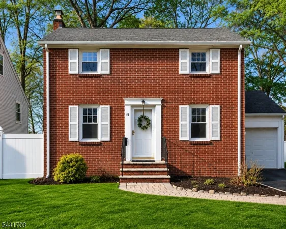 $825,000 | 11 Monroe Avenue, Roseland, NJ 07068